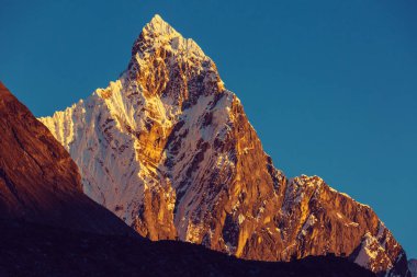 Cordillera Huayhuash, Peru, Güney Amerika 'daki güzel dağ manzaraları