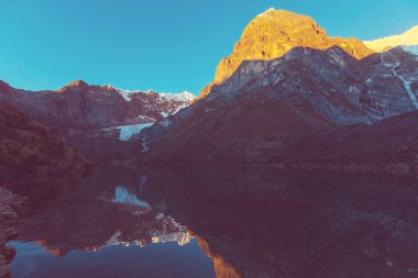 Cordillera Huayhuash, Peru, Güney Amerika 'daki güzel dağ manzaraları