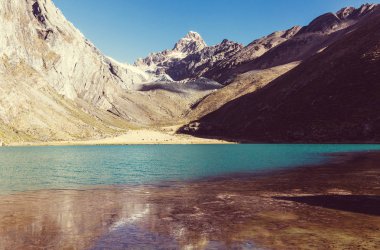 Cordillera Huayhuash, Peru, Güney Amerika 'daki güzel dağ manzaraları