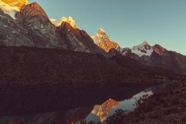 Cordillera Huayhuash, Peru, Güney Amerika 'daki güzel dağ manzaraları