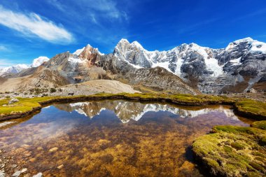 Cordillera Huayhuash, Peru, Güney Amerika 'daki güzel dağ manzaraları