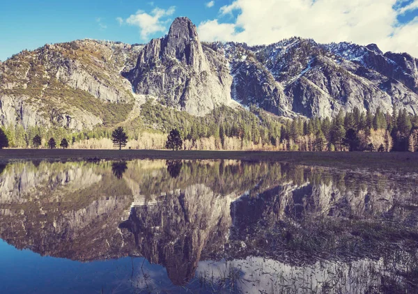 Krajobrazy Piękne Wczesną Wiosną Parku Narodowym Yosemite Yosemite Usa — Zdjęcie stockowe