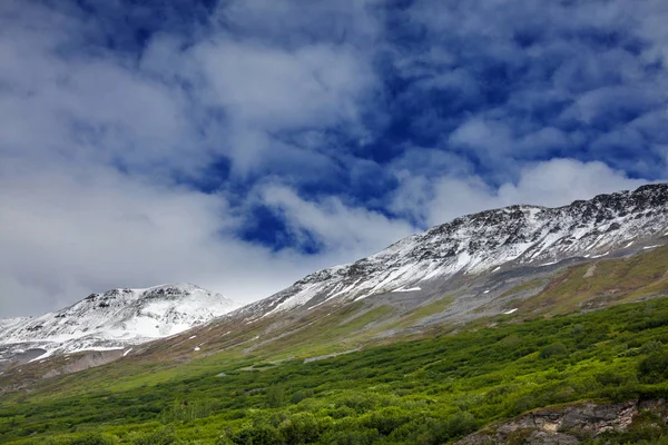 Picturesque Mountains Alaska Summer Snow Covered Massifs Glaciers Rocky Peaks — Stock Photo, Image