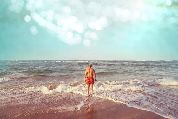 Pojke Sandstranden — Stockfoto