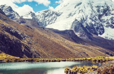 Cordillera Huayhuash, Peru, Güney Amerika 'daki güzel dağ manzaraları