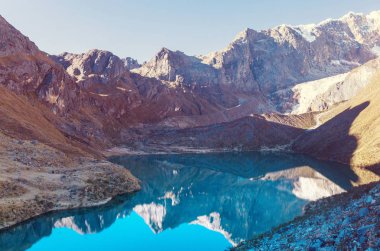 Cordillera Huayhuash, Peru, Güney Amerika 'daki güzel dağ manzaraları