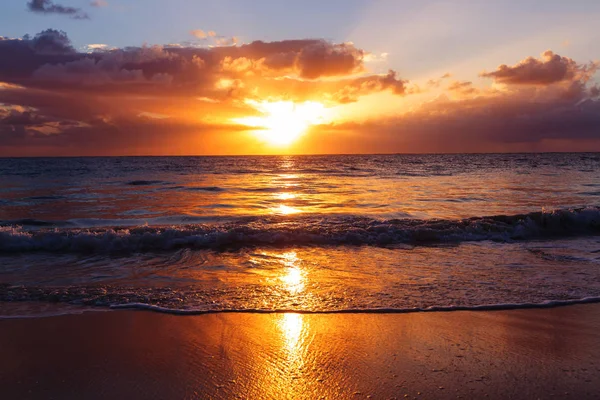 Escénica Puesta Sol Colores Costa Del Mar Bueno Para Fondo — Foto de Stock