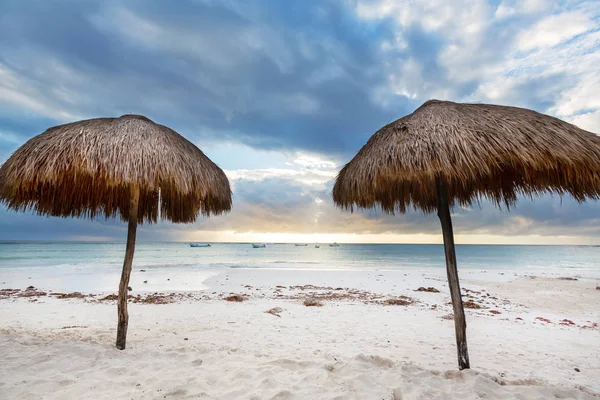 Serenidad Playa Tropical —  Fotos de Stock