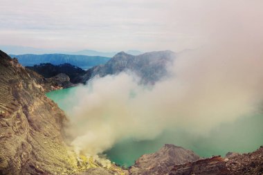 Volkan Ijen'de, Java, Endonezya bir krater Gölü