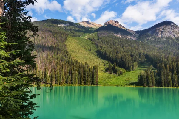 Serenity Emerald Lake Parque Nacional Yoho Canadá — Foto de Stock