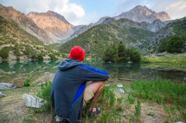Güzel sakin göl Fann dağlarında Tacikistan (Pamir Şubesi).