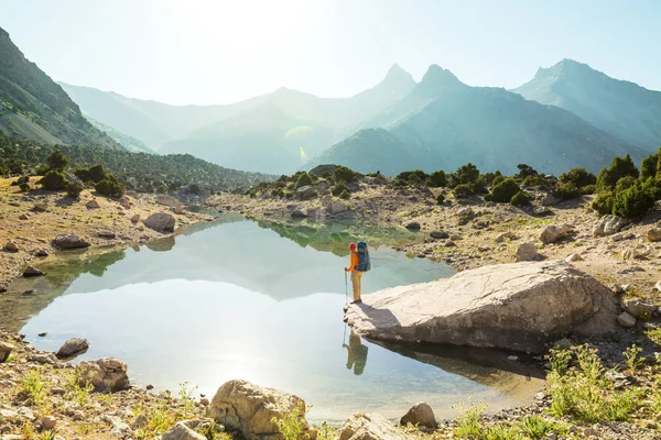 Hora Wanderlust Homem Caminhando Belas Montanhas Fann Pamir Tajiquistão Ásia — Fotografia de Stock