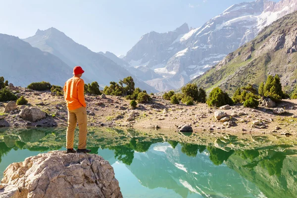 Hora Wanderlust Homem Caminhando Belas Montanhas Fann Pamir Tajiquistão Ásia — Fotografia de Stock