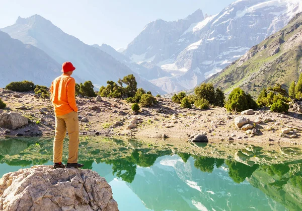 Hora Vagar Hombre Excursión Las Hermosas Montañas Fann Pamir Tayikistán —  Fotos de Stock