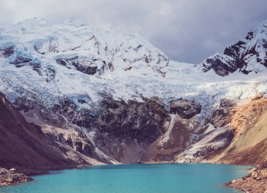 Cordillera Huayhuash, Peru, Güney Amerika 'daki güzel dağ manzaraları