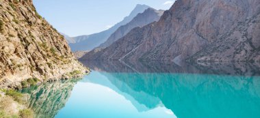 Güzel sakin göl Fann dağlarında Tacikistan (Pamir Şubesi).