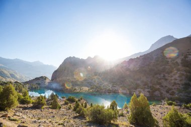 Güzel sakin göl Fann dağlarında Tacikistan (Pamir Şubesi).