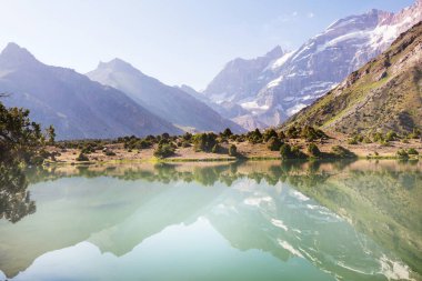 Güzel sakin göl Fann dağlarında Tacikistan (Pamir Şubesi).