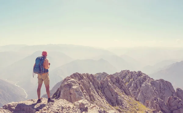 Senderista Cima Montaña — Foto de Stock