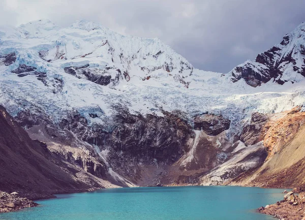 เขาท สวยงามใน Cordillera Huayhuash Peru อเมร กาใต — ภาพถ่ายสต็อก