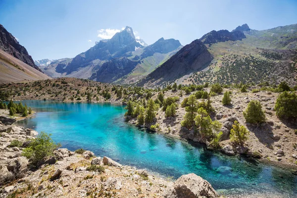 タジキスタンのファン山 パミール高原の枝 の美しい穏やかな湖 — ストック写真