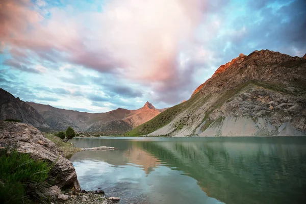 Güzel Sakin Göl Fann Dağlarında Tacikistan Pamir Şubesi — Stok fotoğraf