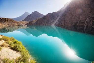 Güzel sakin göl Fann dağlarında Tacikistan (Pamir Şubesi).