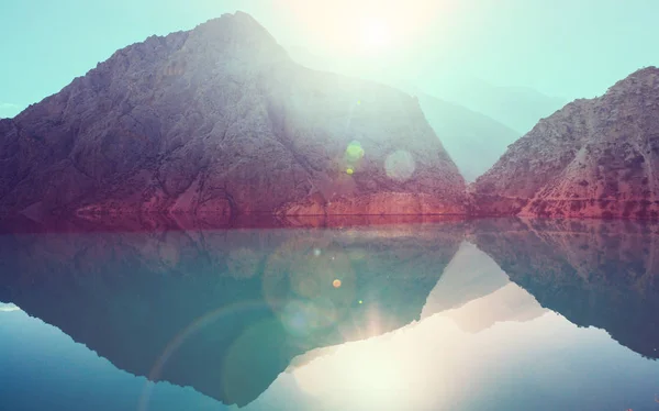 Πανέμορφη Γαλήνια Λίμνη Στα Fann Βουνά Παρακλάδι Του Παμίρ Στο — Φωτογραφία Αρχείου