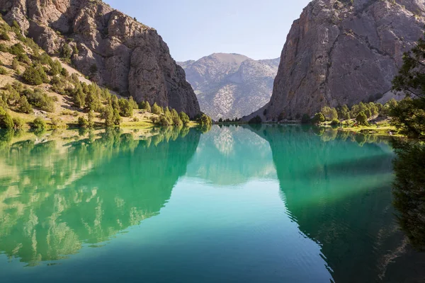 Belo Lago Sereno Nas Montanhas Fann Ramo Pamir Tajiquistão — Fotografia de Stock