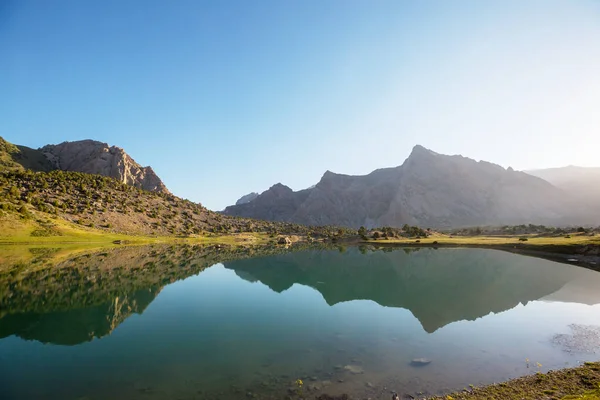 Belo Lago Sereno Nas Montanhas Fann Ramo Pamir Tajiquistão — Fotografia de Stock