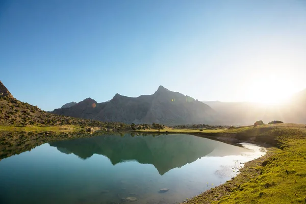 Vacker Lugn Sjö Fanns Berg Gren Pamir Tadzjikistan — Stockfoto