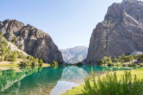 Belo Lago Sereno Nas Montanhas Fanns Ramo Pamir Tajiquistão — Fotografia de Stock