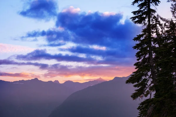 Pôr Sol Nas Montanhas — Fotografia de Stock