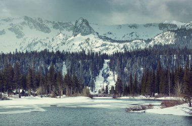 Sierra Nevada Dağları doğal görünümü 