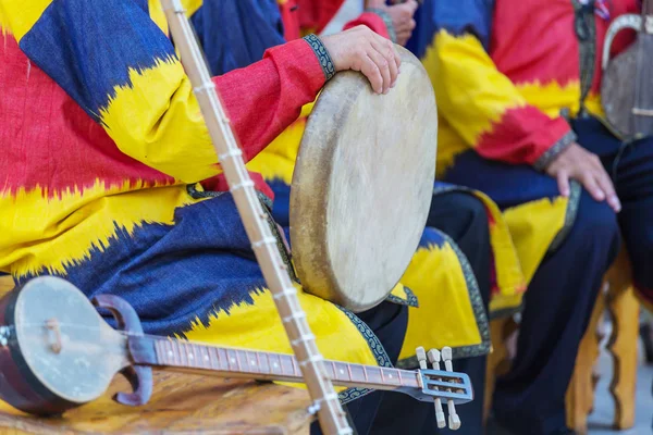Özbek halk vurmalı müzik aleti Doyra