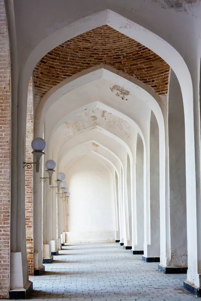 Vit Arabisk Arches Kolon Moské Bukhara Uzbekistan Central Asia — Stockfoto