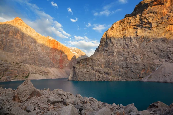 Vacker Lugn Sjö Fanns Berg Gren Pamir Tadzjikistan — Stockfoto