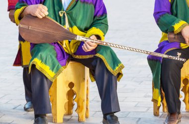 Özbek halk vurmalı müzik aleti Doyra