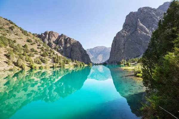 Όμορφη Γαλήνια Λίμνη Στα Βουνά Fanns Υποκατάστημα Της Pamir Στο — Φωτογραφία Αρχείου