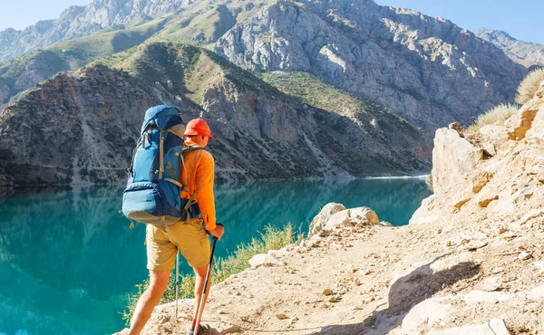 Vándorlás Ideje Ember Túrázás Gyönyörű Fann Hegyek Pamir Tádzsikisztán Közép — Stock Fotó