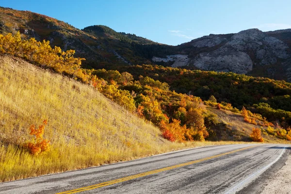 Colorida Escena Otoño Carretera Rural Soleada Mañana Área Sierra Nevada — Foto de Stock