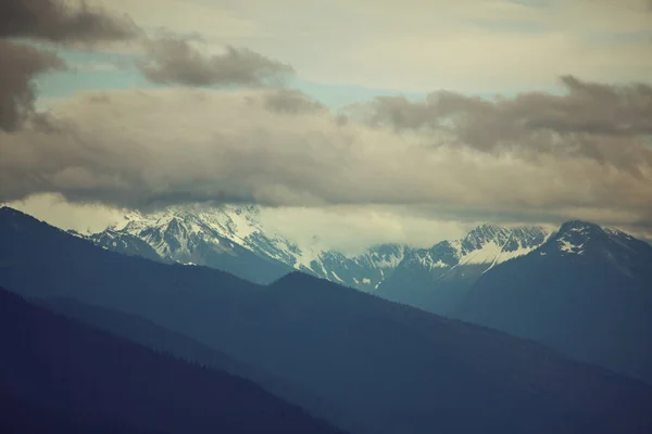 Hermosa Escena Matutina Las Montañas Niebla Amanecer —  Fotos de Stock