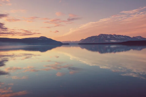 Alaska Tundrasında Dinginlik Gölü — Stok fotoğraf