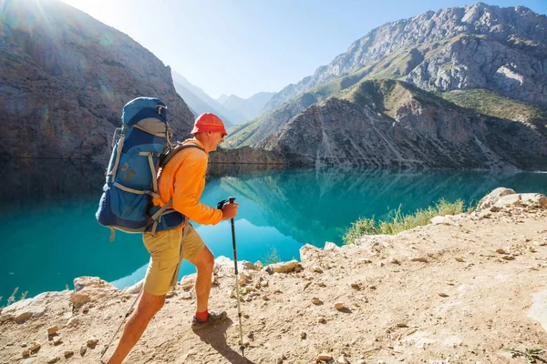 Yolculuk Zamanı Tacikistan Pamir Deki Güzel Fann Dağlarında Yürüyüş Yapan — Stok fotoğraf