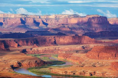 Canyonlands Milli Parkı manzaralı görünüm 