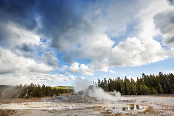 Calçadão Madeira Longo Campos Gêiser Parque Nacional Yellowstone Eua — Fotografia de Stock