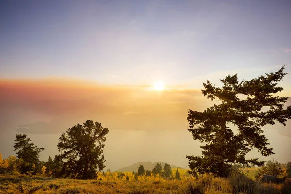 Montanhas Lago Pôr Sol — Fotografia de Stock