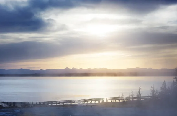 Promenade Bois Long Des Champs Geyser Dans Parc National Yellowstone — Photo