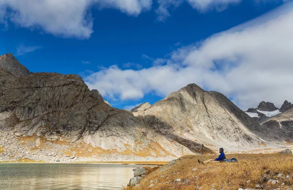 Turista Wind River Range Wyoming Usa Podzimní Sezóna — Stock fotografie