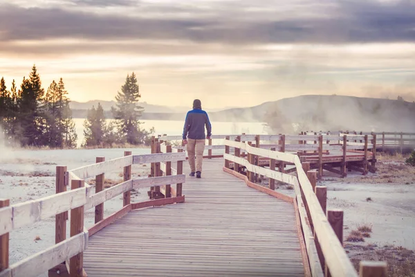 Promenade Bois Long Des Champs Geyser Dans Parc National Yellowstone — Photo